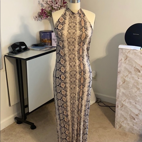 Dress - Picture 1 of 4